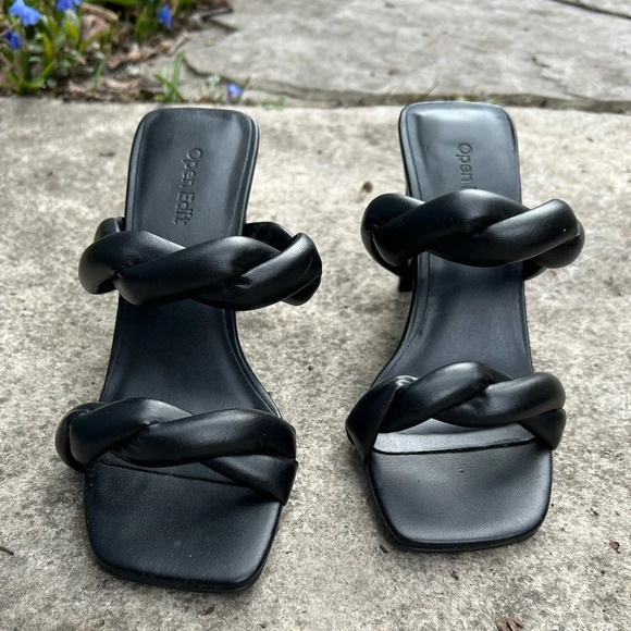 Open Edit  Black Remmy Twist Sandal, Size 6.5 - Picture 2 of 8